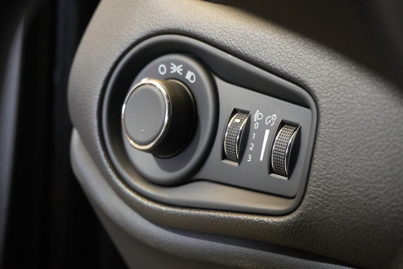 Foto do veículo JEEP RENEGADE  SPT T270 2023 12.054 KM 102.900,00