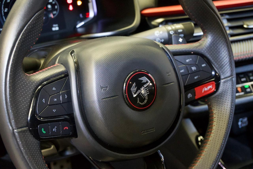 Foto do veículo FIAT PULSE  ABARTH 270 2024 25.415 KM 122.900,00