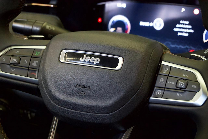 Foto do veículo JEEP COMMANDER  LIMITED TD380 4X4 TURBO DIESEL 2024 5.075 KM 205.900,00