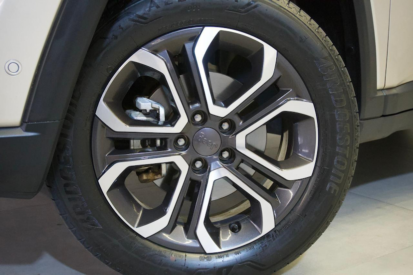 Foto do veículo JEEP COMMANDER  LIMITED TD380 4X4 TURBO DIESEL 2024 5.075 KM 205.900,00