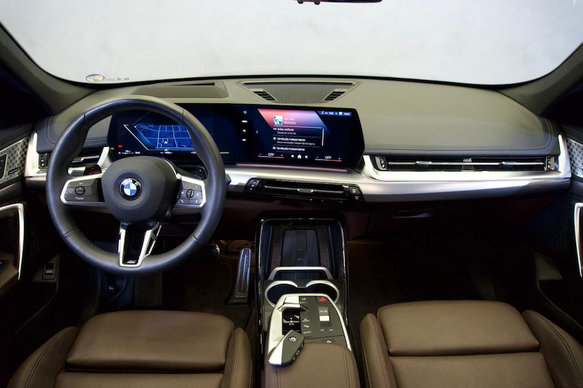 Foto do veículo BMW X1  S20I M SPORT 2025 14.548 KM 299.900,00