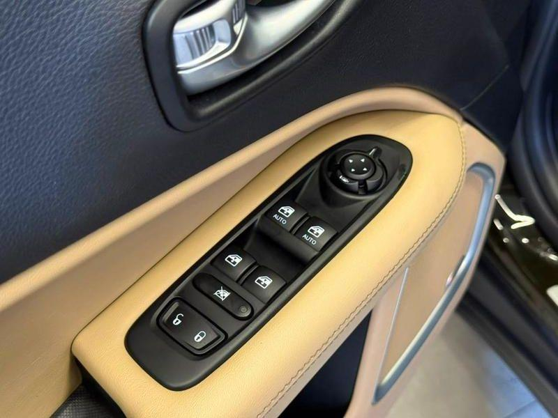Foto do veículo JEEP COMPASS  LIMITED 2.0 4X4 DIESEL 16V AUT. 2019 30.967 KM 124.900,00