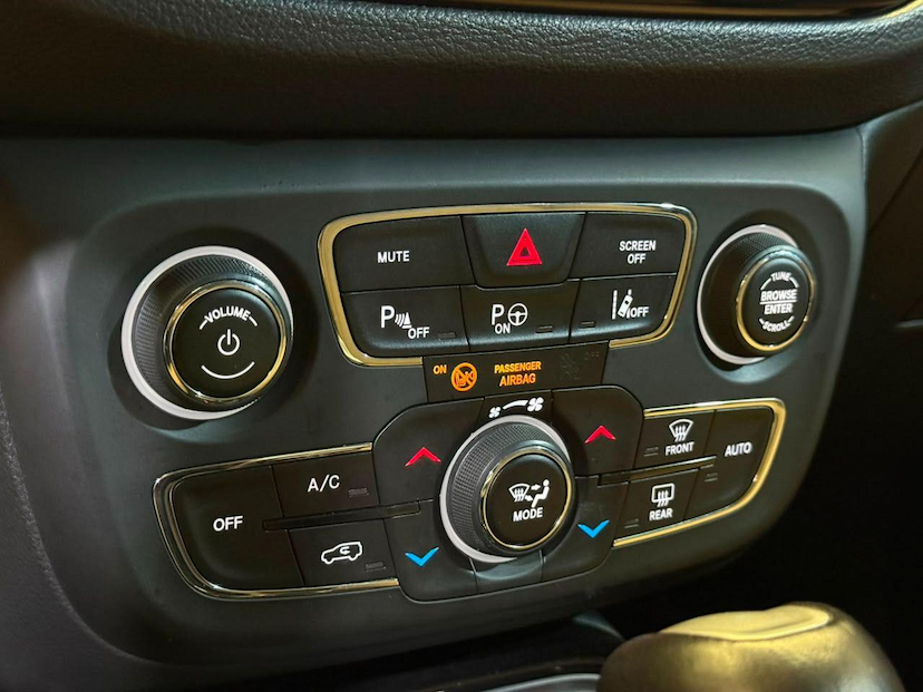 Foto do veículo JEEP COMPASS  LIMITED 2.0 4X4 DIESEL 16V AUT. 2019 30.967 KM 124.900,00