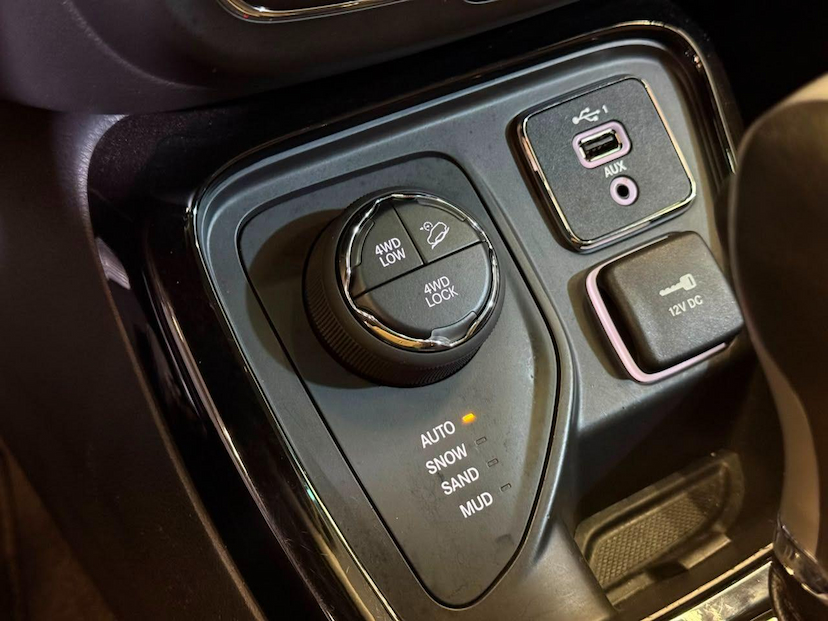 Foto do veículo JEEP COMPASS  LIMITED 2.0 4X4 DIESEL 16V AUT. 2019 30.967 KM 124.900,00