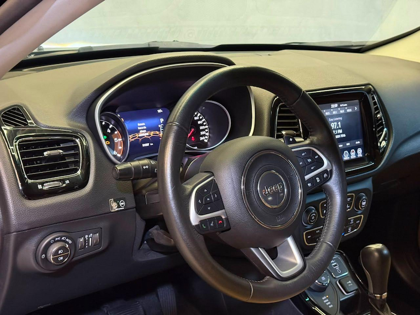 Foto do veículo JEEP COMPASS  LIMITED 2.0 4X4 DIESEL 16V AUT. 2019 30.967 KM 124.900,00