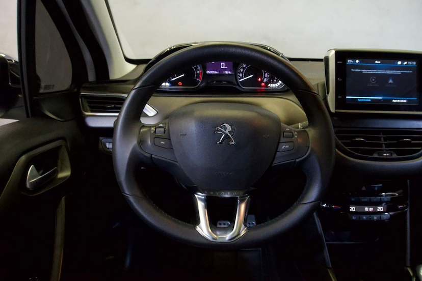 Foto do veículo PEUGEOT 2008  GRIFFE THPM 2018 59.000 KM 67.900,00