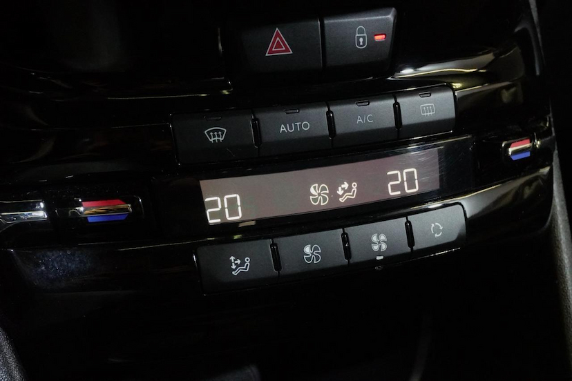 Foto do veículo PEUGEOT 2008  GRIFFE THPM 2018 59.000 KM 67.900,00