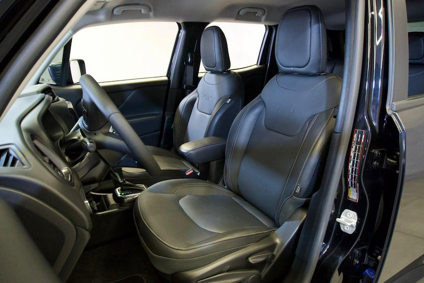 Foto do veículo JEEP RENEGADE  LONGITUDE T270 1.3 TB 4X2 FLEX AUT 2024 11.646 KM 108.900,00