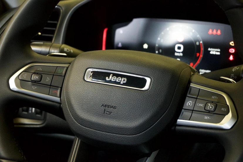 Foto do veículo JEEP RENEGADE  LONGITUDE T270 1.3 TB 4X2 FLEX AUT 2024 11.646 KM 108.900,00