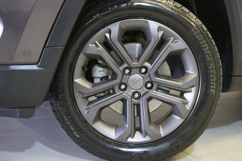Foto do veículo JEEP COMPASS  LON NIG. EAGLE 1.3 4X2 FLEX AUT. 2025 11.979 KM 159.900,00