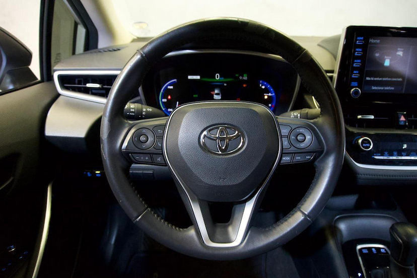 Foto do veículo TOYOTA COROLLA  ALTIS HV 2021 46.047 KM 128.900,00