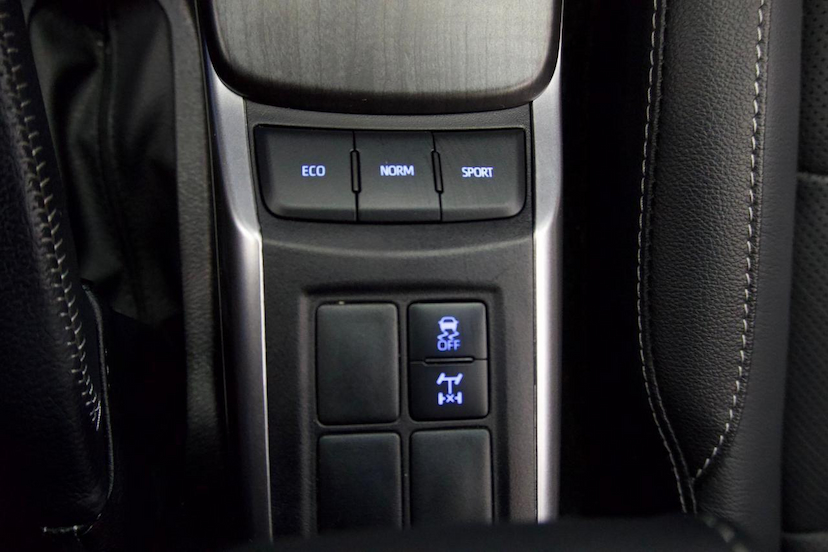 Foto do veículo TOYOTA HILUX  SW4 SRX PLAT. 4X4 2.8 TB DIE. AUT. 2024 31.665 KM 345.900,00