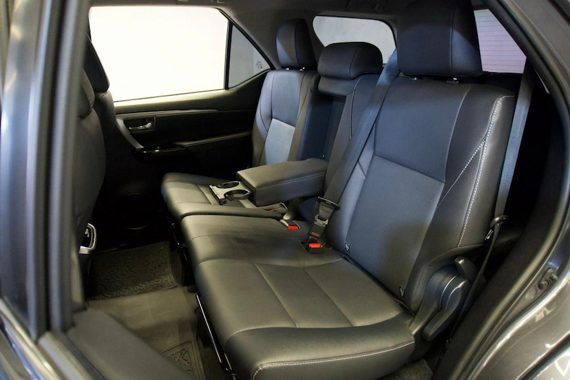 Foto do veículo TOYOTA HILUX  SW4 SRX PLAT. 4X4 2.8 TB DIE. AUT. 2024 31.665 KM 345.900,00