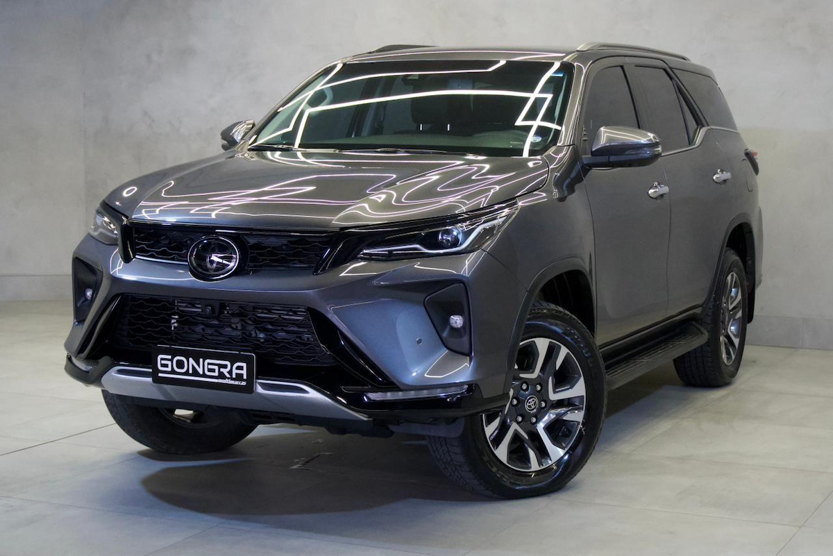 Foto do veículo TOYOTA HILUX  SW4 SRX PLAT. 4X4 2.8 TB DIE. AUT. 2024/2024 31.665 KM R$ 345.900,00