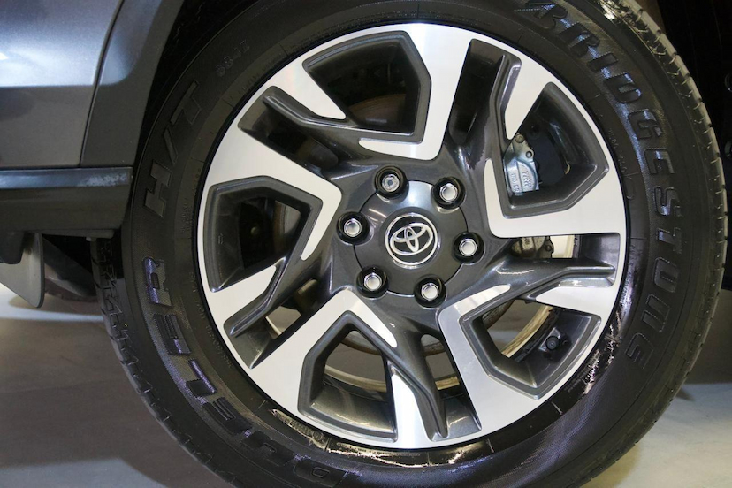 Foto do veículo TOYOTA HILUX  SW4 SRX PLAT. 4X4 2.8 TB DIE. AUT. 2024 31.665 KM 345.900,00