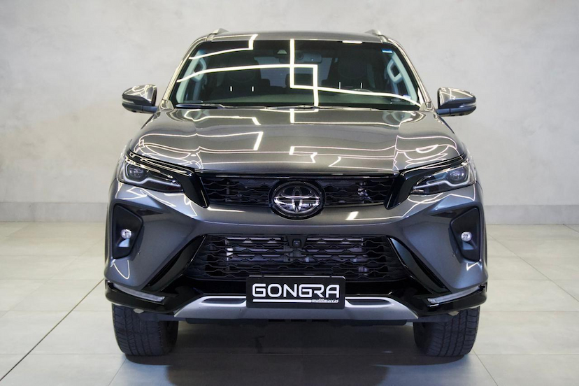 Foto do veículo TOYOTA HILUX  SW4 SRX PLAT. 4X4 2.8 TB DIE. AUT. 2024 31.665 KM 345.900,00