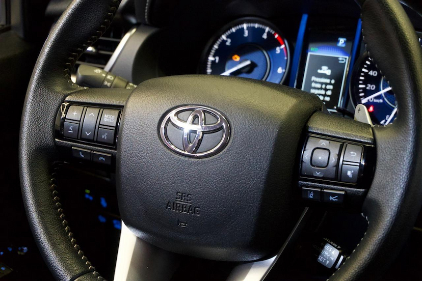 Foto do veículo TOYOTA HILUX  SW4 SRX PLAT. 4X4 2.8 TB DIE. AUT. 2024 31.665 KM 345.900,00