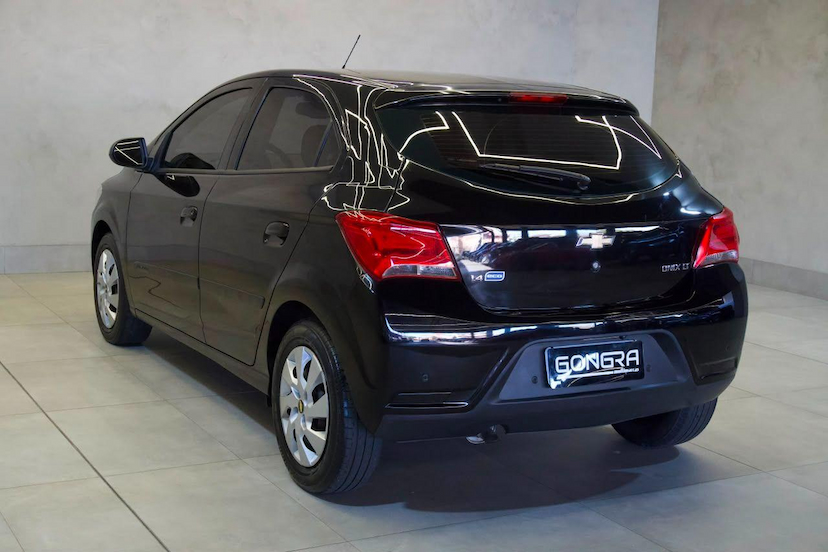 Foto do veículo CHEVROLET ONIX  1.4MT LT 2017 69.689 KM 59.900,00