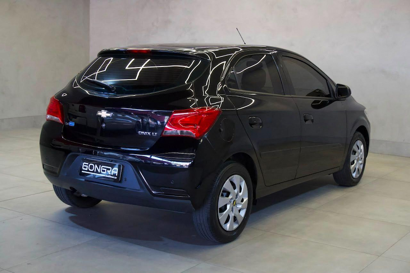 Foto do veículo CHEVROLET ONIX  1.4MT LT 2017 69.689 KM 59.900,00
