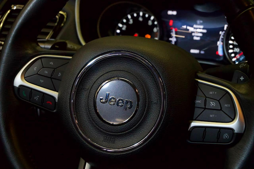 Foto do veículo JEEP COMPASS  LIMITED 2.0 4X2 FLEX 16V AUT 2021 60.400 KM 112.900,00