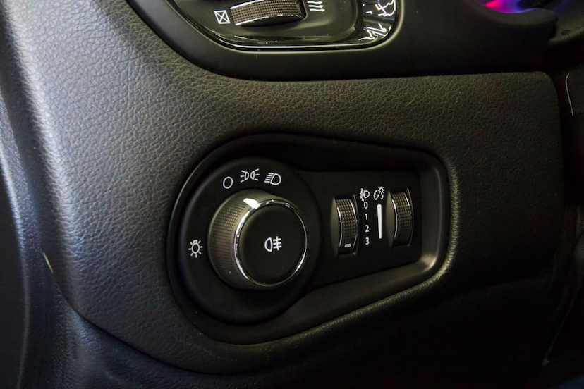 Foto do veículo JEEP RENEGADE  NIGHT EAGLE 1.8 4X2 FLEX AUT 2020 90.000 KM 76.900,00