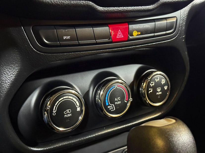 Foto do veículo JEEP RENEGADE  1.8 AT 2018 109.764 KM 69.900,00