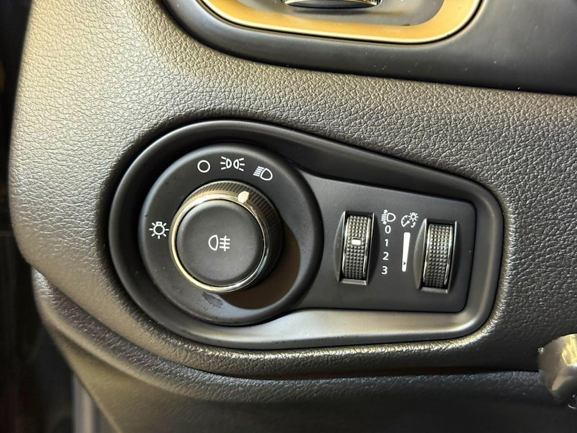 Foto do veículo JEEP RENEGADE  1.8 AT 2018 109.764 KM 69.900,00