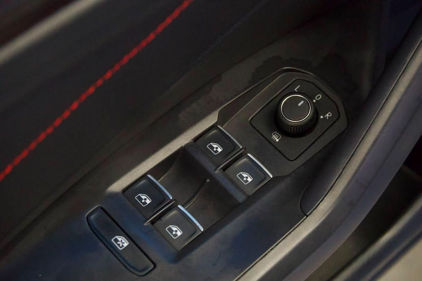 Foto do veículo VOLKSWAGEN JETTA  GLI 2023 26.460 KM 194.900,00