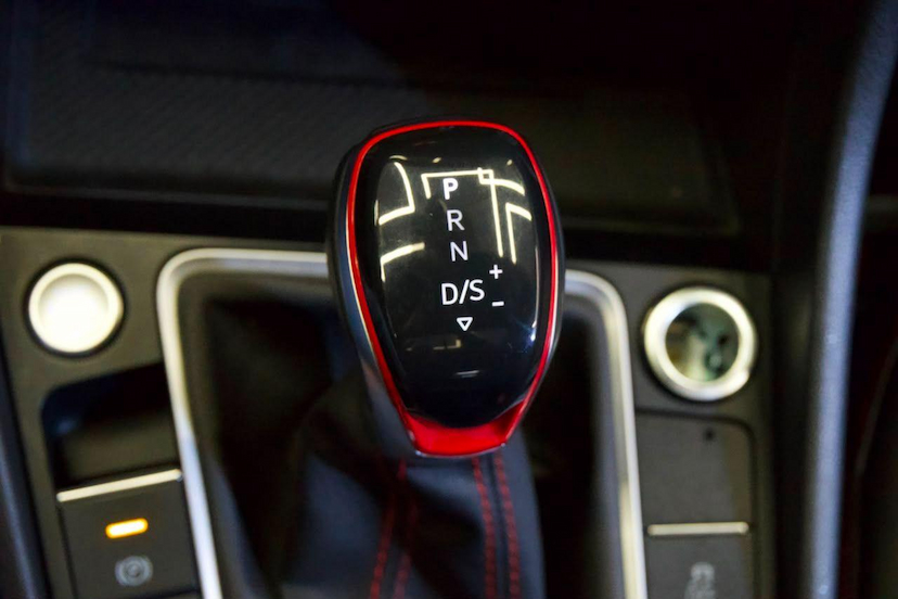 Foto do veículo VOLKSWAGEN JETTA  GLI 2023 26.460 KM 194.900,00