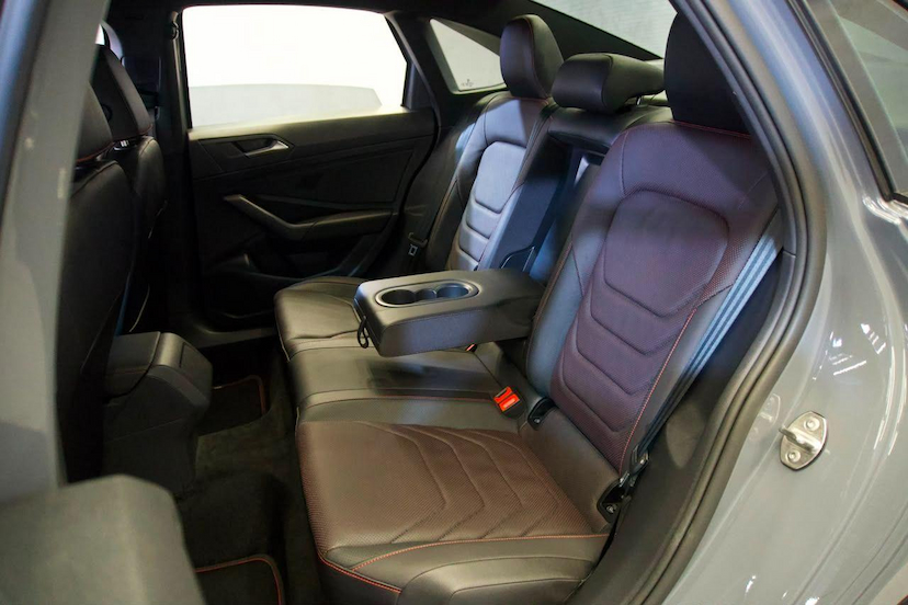Foto do veículo VOLKSWAGEN JETTA  GLI 2023 26.460 KM 194.900,00