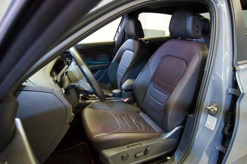 Foto do veículo VOLKSWAGEN JETTA  GLI 2023 26.460 KM 194.900,00