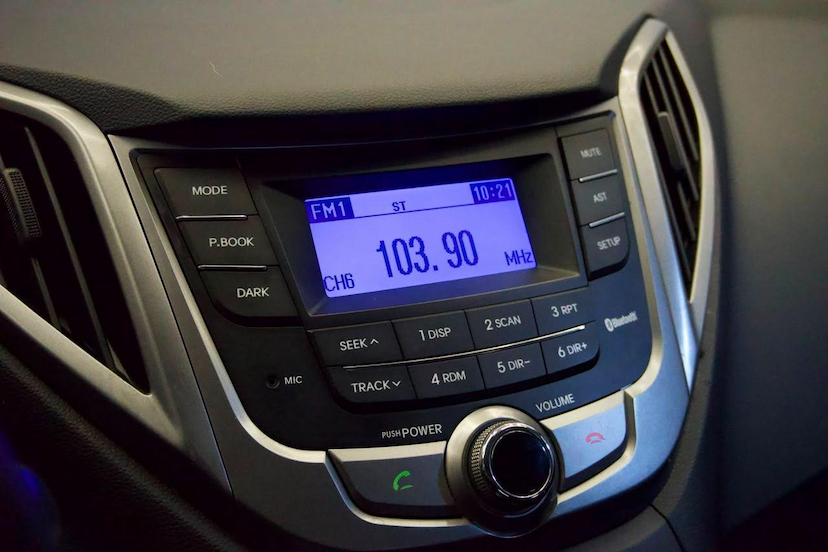 Foto do veículo HYUNDAI HB20  1.0 COMFORT STYLE 12V FLEX 4P MANUAL 2015 116.910 KM 46.900,00