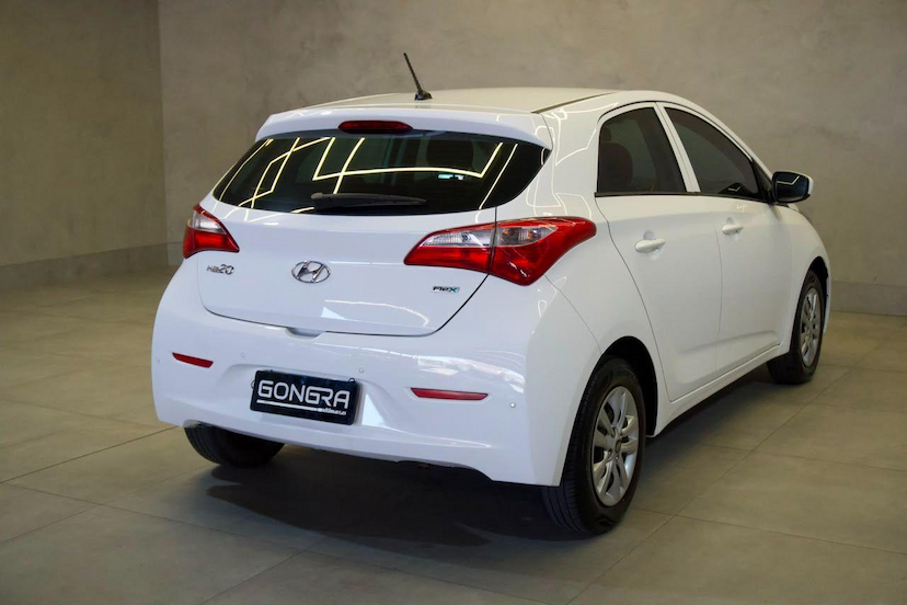 Foto do veículo HYUNDAI HB20  1.0 COMFORT STYLE 12V FLEX 4P MANUAL 2015 116.910 KM 46.900,00