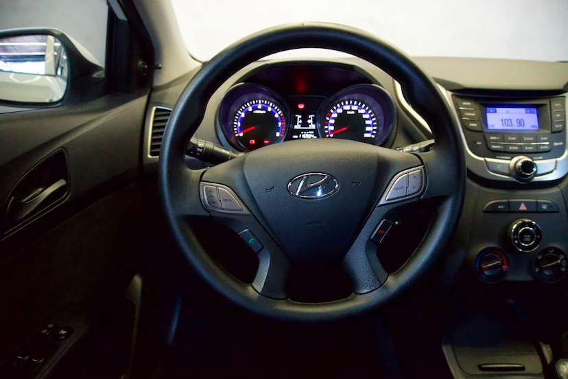 Foto do veículo HYUNDAI HB20  1.0 COMFORT STYLE 12V FLEX 4P MANUAL 2015 116.910 KM 46.900,00