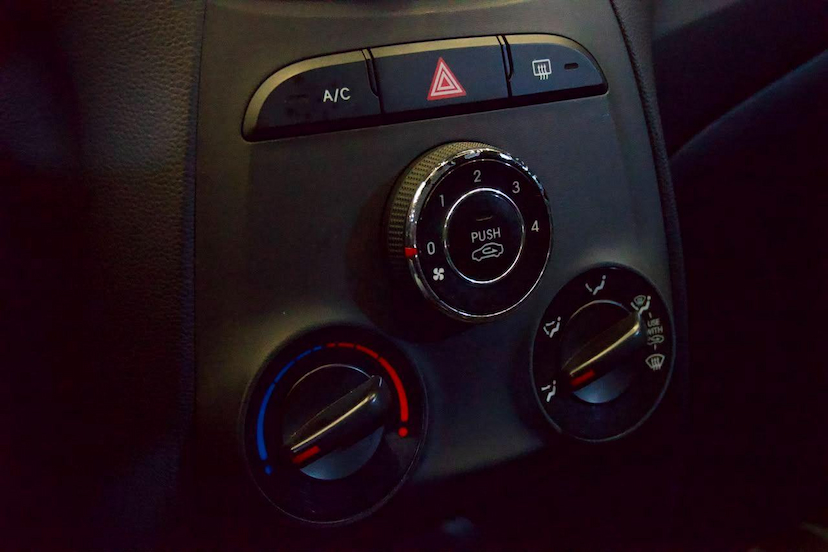 Foto do veículo HYUNDAI HB20  1.0 COMFORT STYLE 12V FLEX 4P MANUAL 2015 116.910 KM 46.900,00