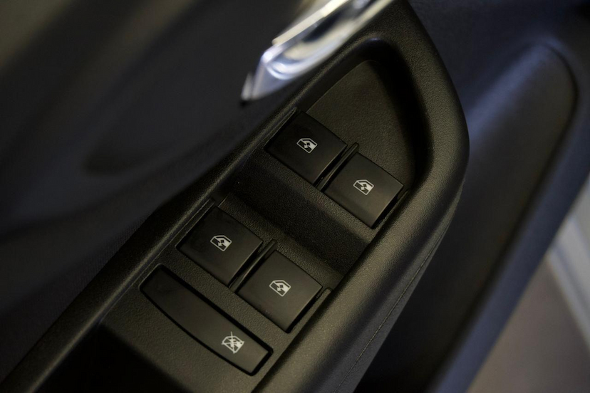 Foto do veículo CHEVROLET ONIX  1.4AT LTZ 2018 34.139 KM 69.900,00