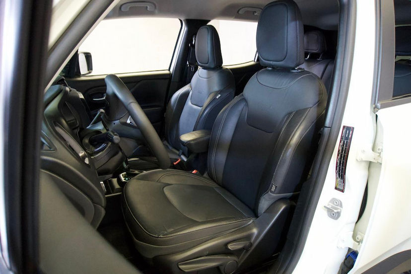 Foto do veículo JEEP RENEGADE  LONGITUDE T270 1.3 TB 4X2 FLEX AUT 2023 54.000 KM 104.900,00