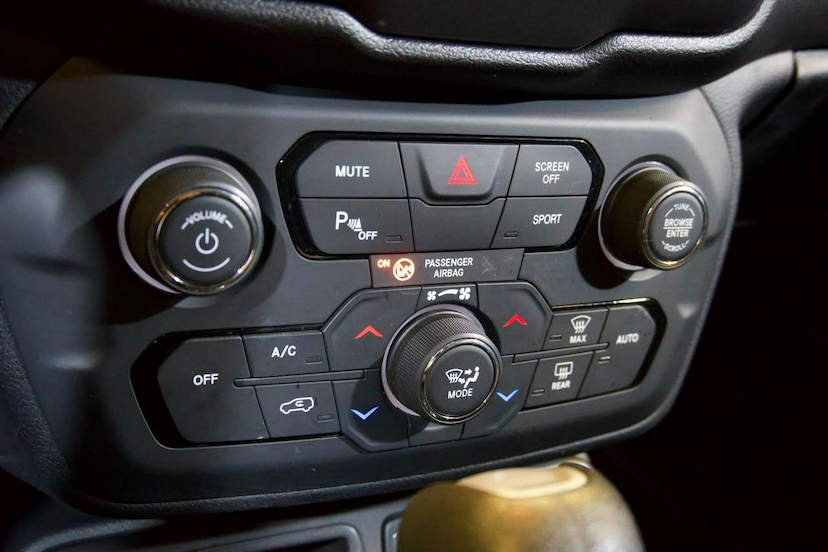 Foto do veículo JEEP RENEGADE  SPORT AT 2020 31.150 KM 78.900,00