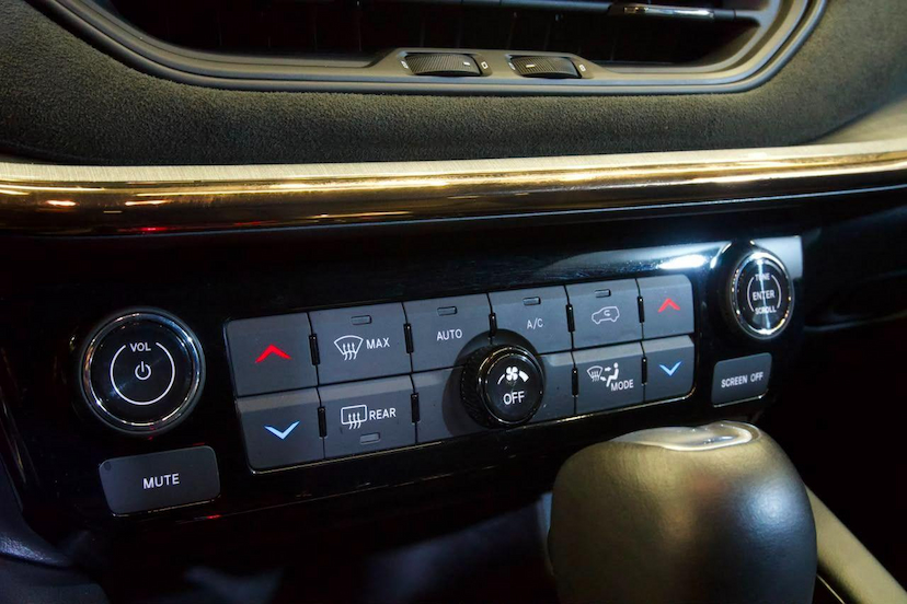 Foto do veículo JEEP COMMANDER  LIMITED T270 1.3 TB FLEX AUT 2023 11.182 KM 162.900,00