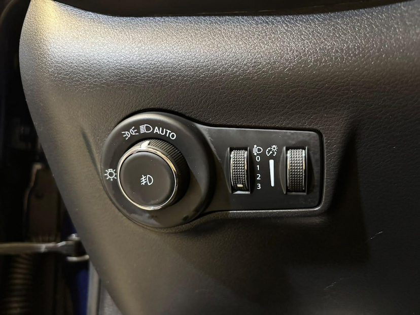 Foto do veículo JEEP COMPASS  LONG TF 2023 13.673 KM 129.900,00