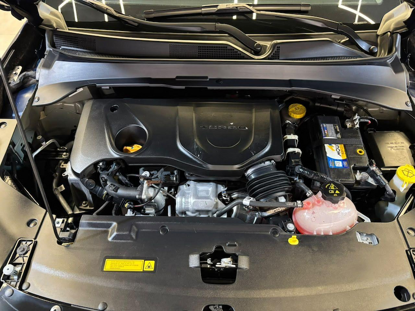 Foto do veículo JEEP COMPASS  LONG TF 2023 13.673 KM 129.900,00