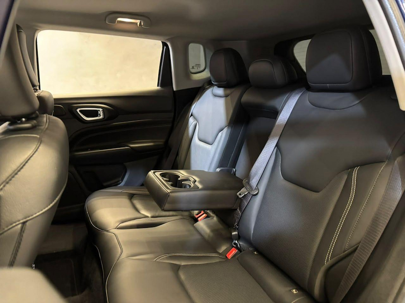 Foto do veículo JEEP COMPASS  LONG TF 2023 13.673 KM 129.900,00