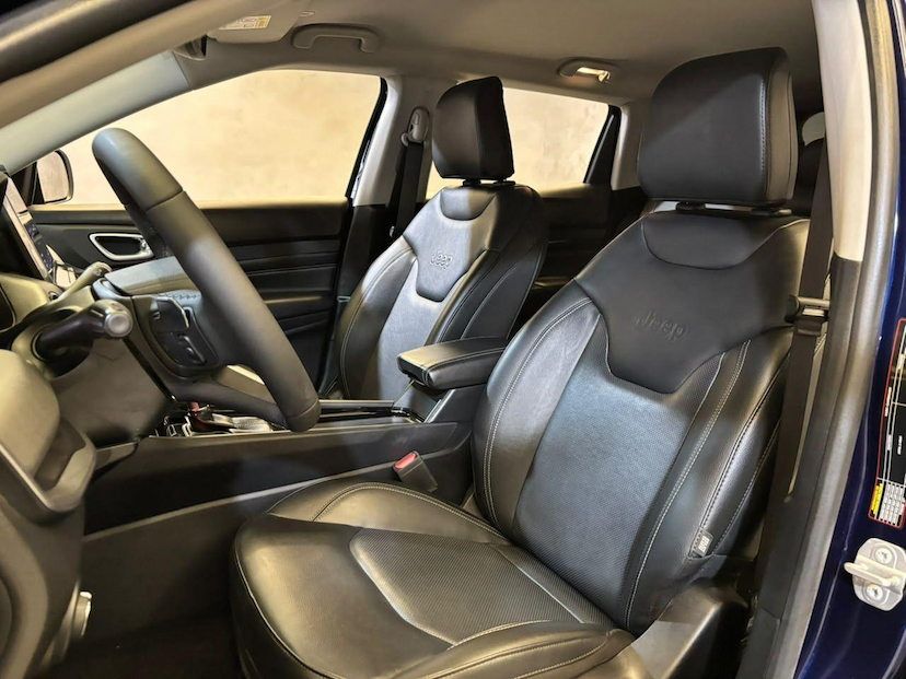 Foto do veículo JEEP COMPASS  LONG TF 2023 13.673 KM 129.900,00