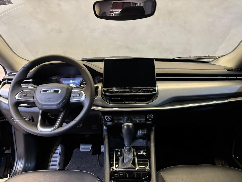 Foto do veículo JEEP COMPASS  LONG TF 2023 13.673 KM 129.900,00