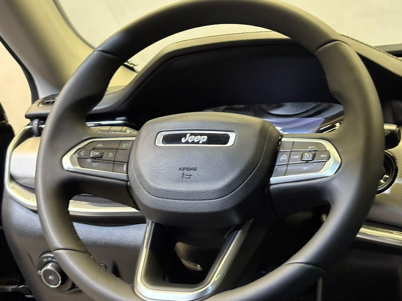 Foto do veículo JEEP COMPASS  LONG TF 2023 13.673 KM 129.900,00