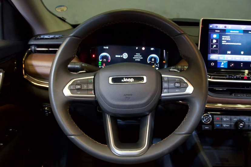 Foto do veículo JEEP COMPASS  LIMITED TD 2022 65.388 KM 139.900,00