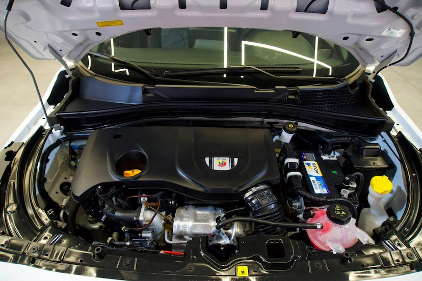Foto do veículo FIAT FASTBACK  ABARTH 270 2026 18.398 KM 148.900,00