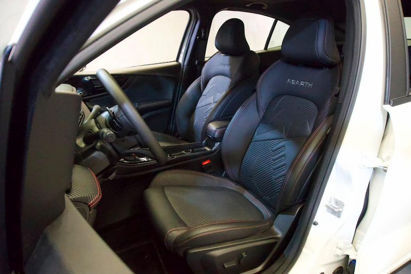 Foto do veículo FIAT FASTBACK  ABARTH 270 2026 18.398 KM 148.900,00