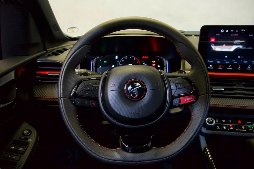 Foto do veículo FIAT FASTBACK  ABARTH 270 2026 18.398 KM 148.900,00