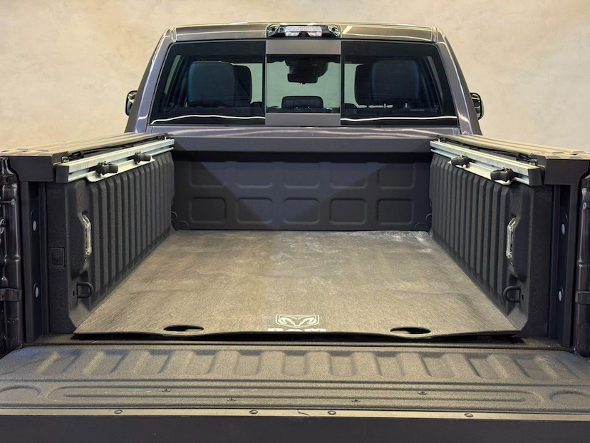 Foto do veículo RAM 3500  LARAMIE 6.7 TB CD 4X4 DIESEL 2022 493 KM 379.900,00